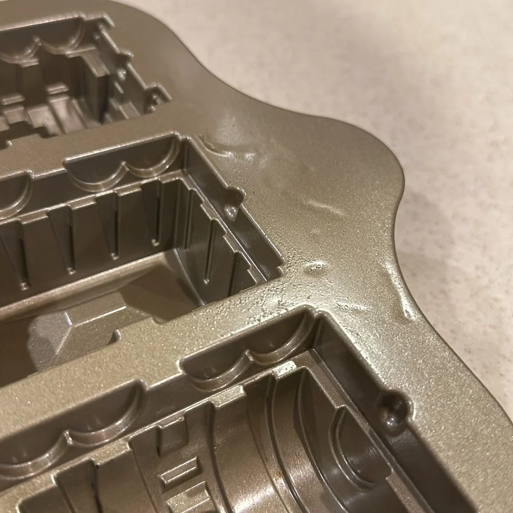 Williams Sonoma Railway / Train Cake Pan by Nordic Warr